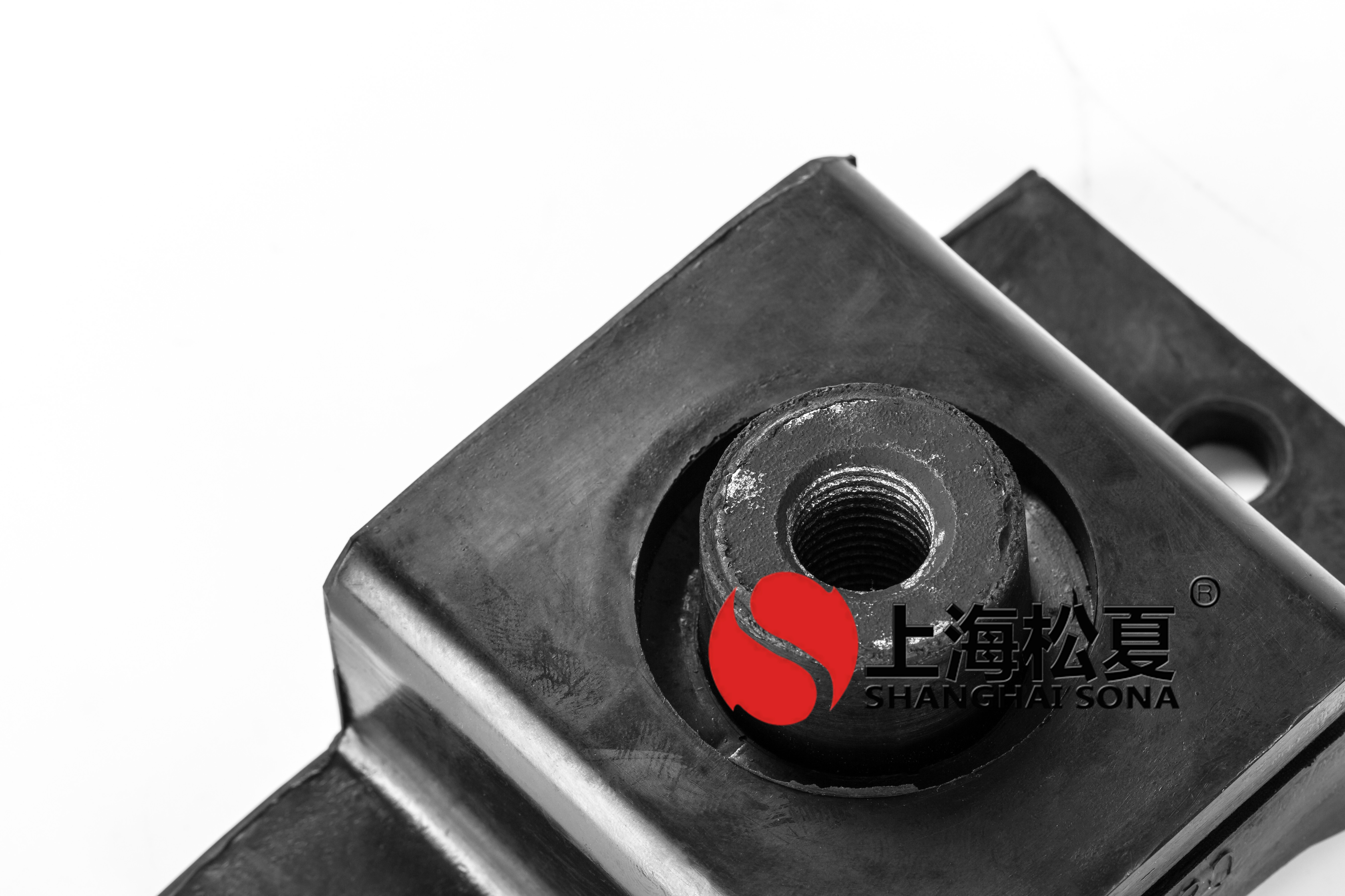 <a href='http://www.xlx998.com' target='_blank'><u>橡膠減震器</u></a>細節(jié)處實拍圖